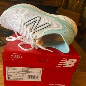 CLOSET CLEAR OUT - MAKE ME AN OFFER - New Balance Women's Fresh Foam 1080 V11
